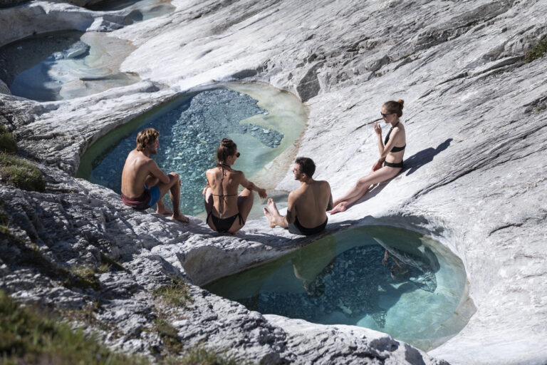 Ein Bad in den Strudeltöpfen auf der Alp Mora
